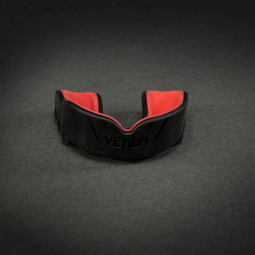 Venum Challenger Mouthguard | Black/Corail