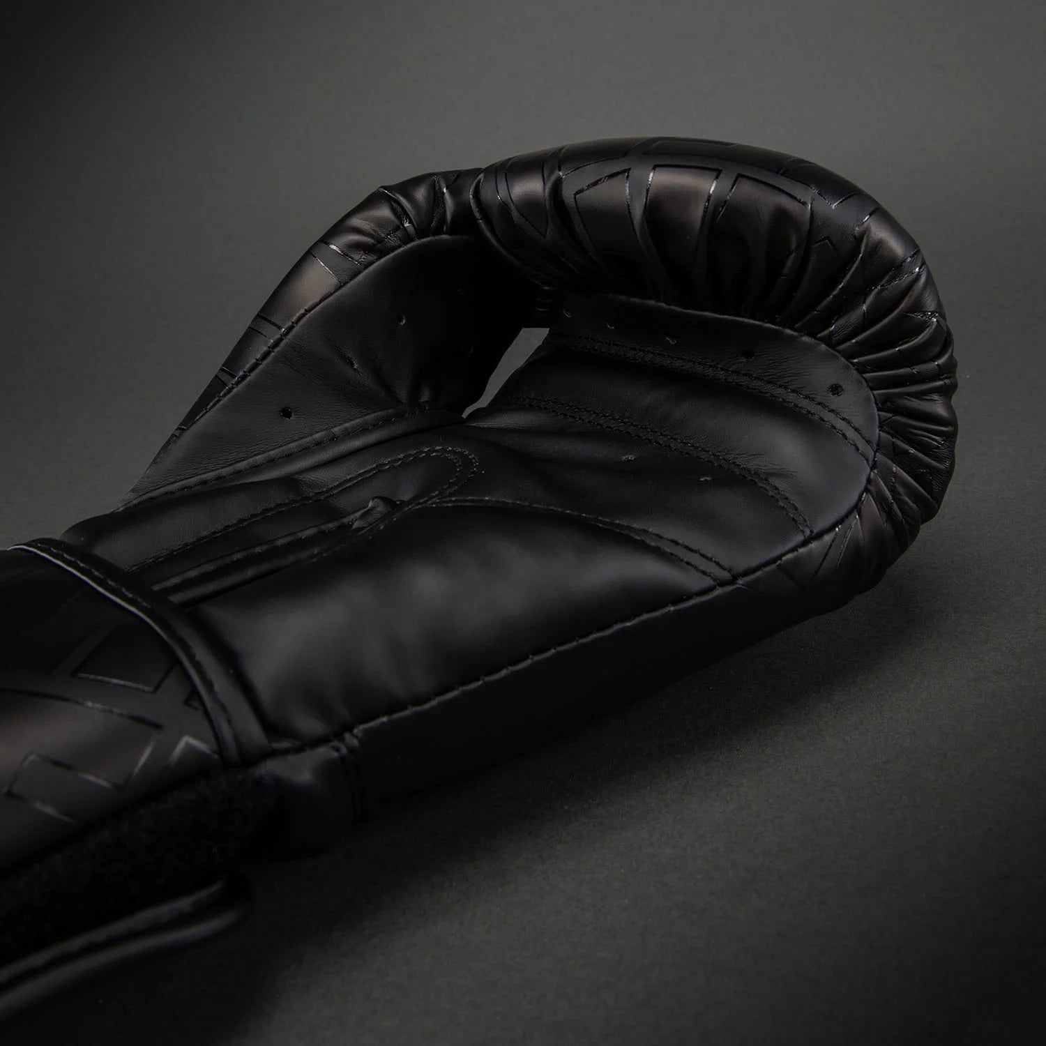 Venum Contender 1.5 XT 3D Boxing Gloves - Black/Gold 16oz
